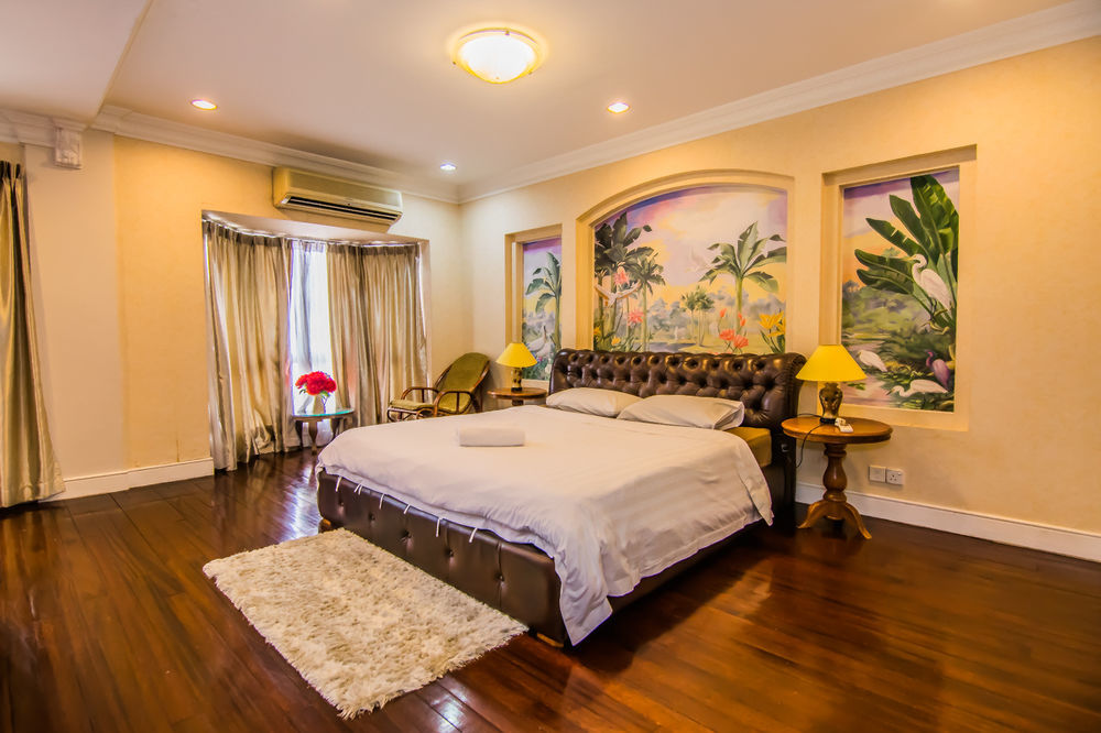 Marina Travellers Suite @ Marina Court Resort Condo Hotel
