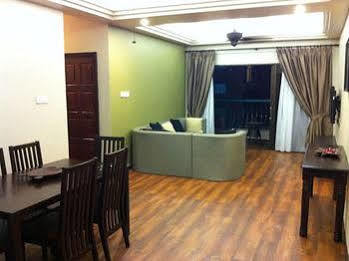 Marina Travellers Suite @ Marina Court Resort Condo 2*
