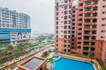 Marina Travellers Suite @ Marina Court Resort Condo 2* Kota Kinabalu
