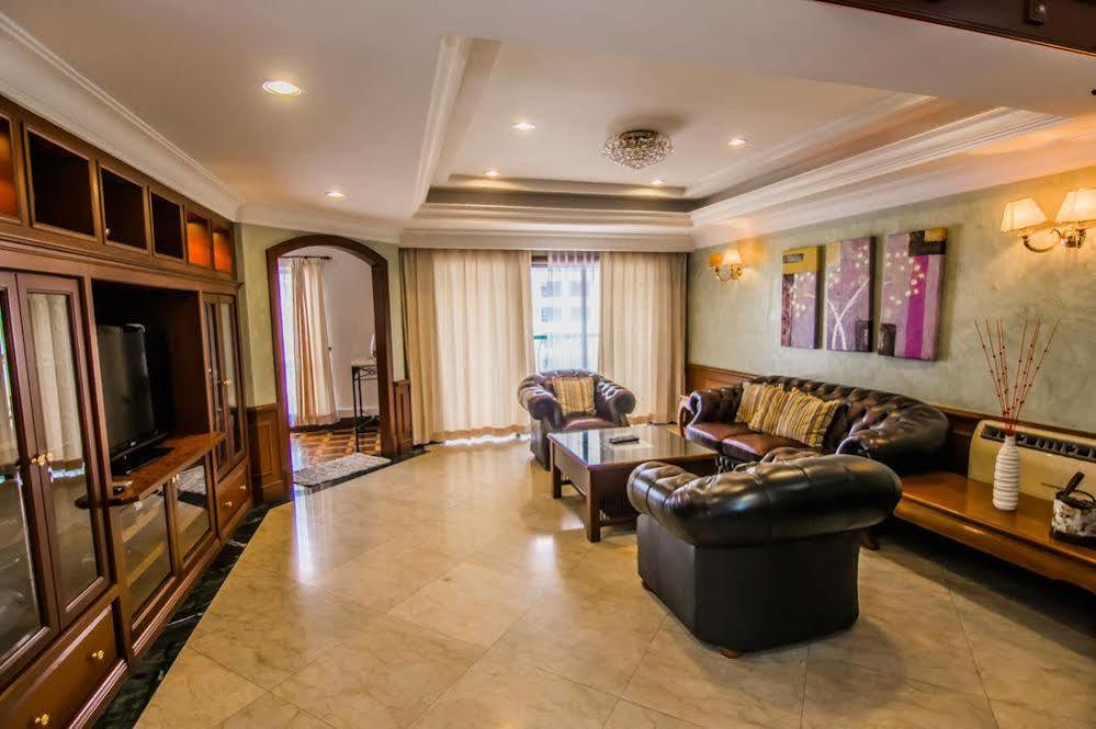 Marina Travellers Suite @ Marina Court Resort Condo Hotel