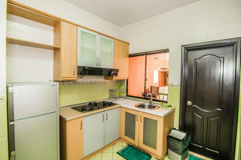 Hotel Marina Travellers Suite @ Marina Court Resort Condo 2*
